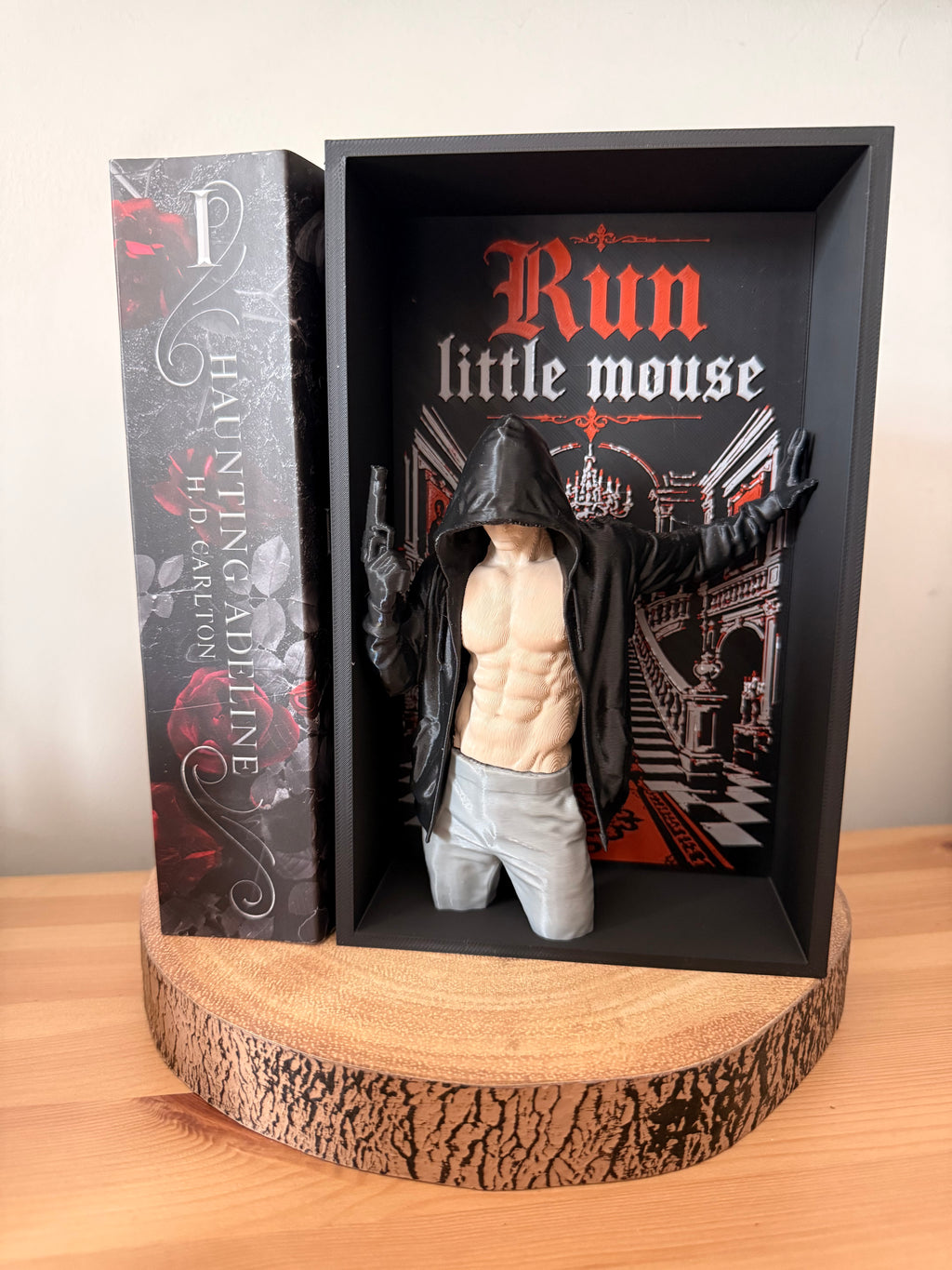 Run Little Mouse Book Nook – Zade from Haunting Adeline