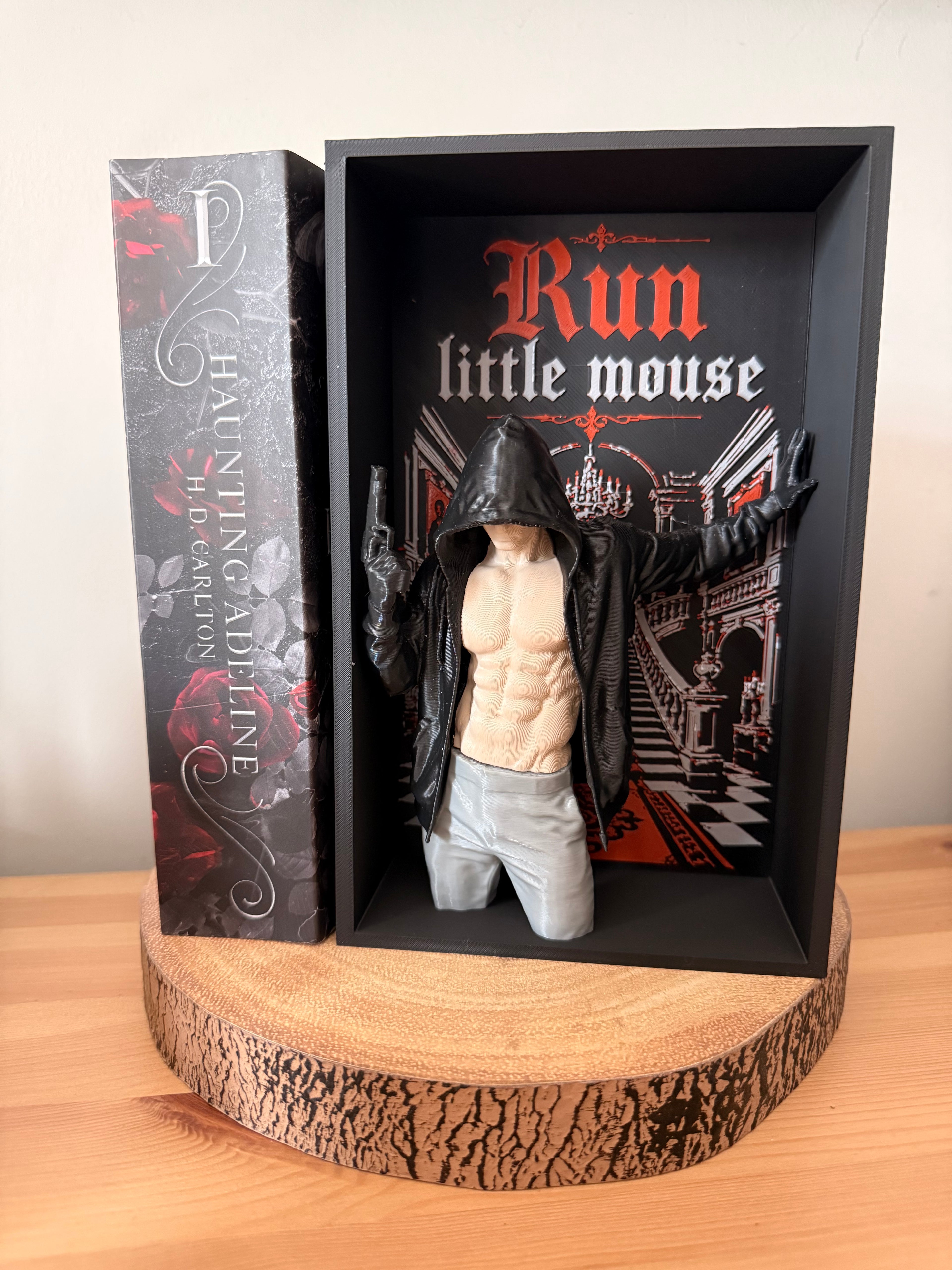 Run Little Mouse Book Nook – Zade from Haunting Adeline