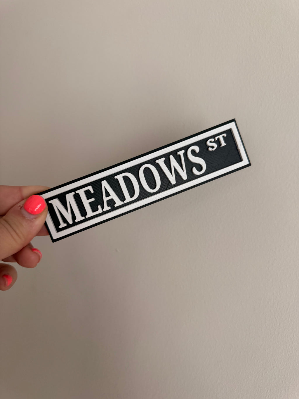 Meadows ST Street Sign – Zade Haunting Adeline Shelf Decor