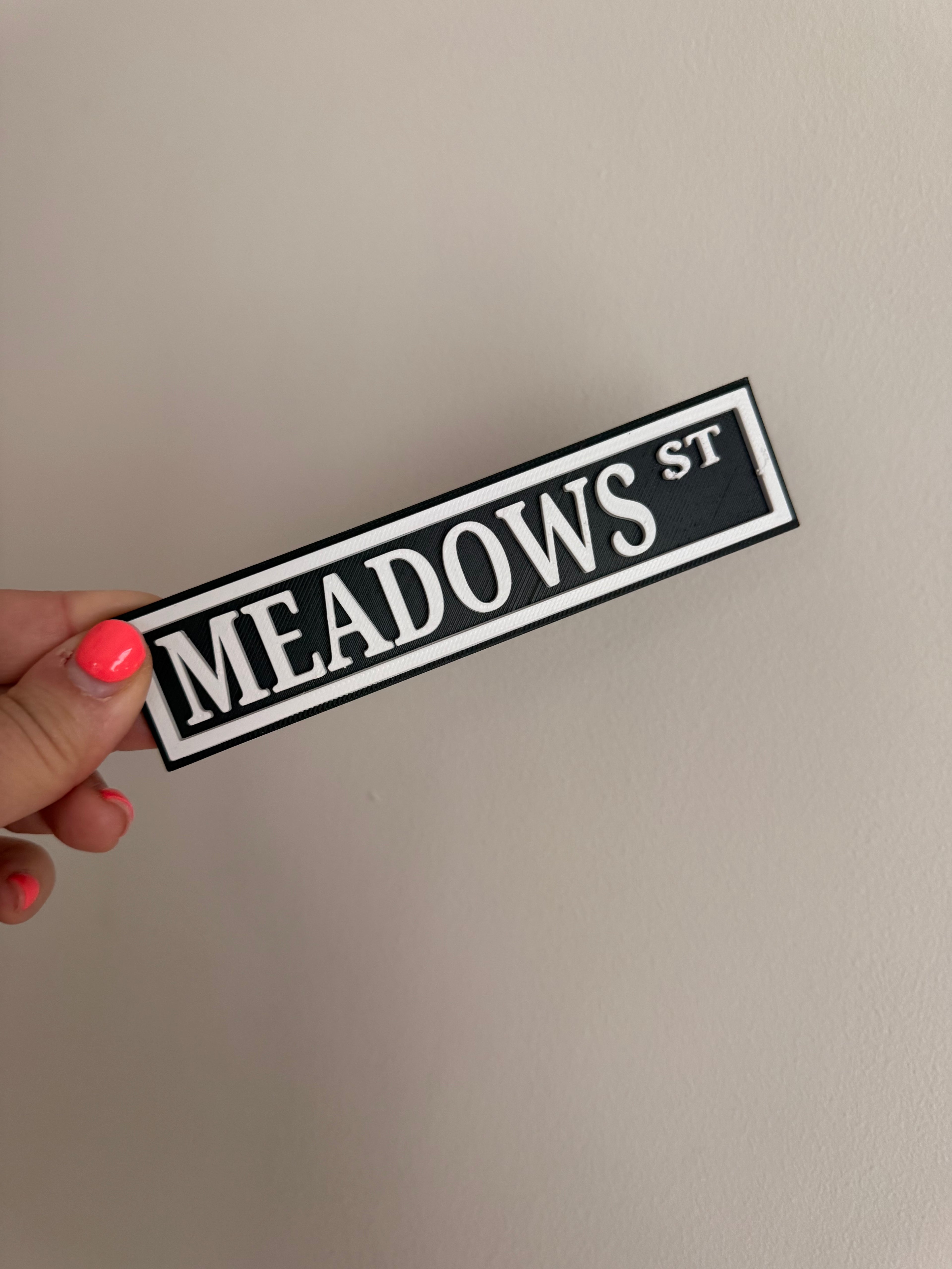 Meadows ST Street Sign – Zade Haunting Adeline Shelf Decor